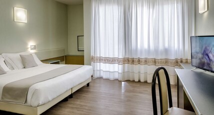 Best Western Hotel Residence Italia Room Type - 1 Queen Bed, Standard Room
