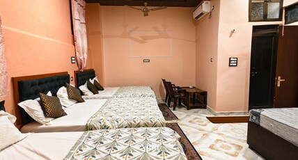 Rudraksha Kashi Inn P Guest House Room Type - luxury super comforte Bedroom 2