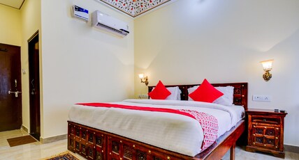 Dev Palace Paying Guest House Room Type - Deluxe Room