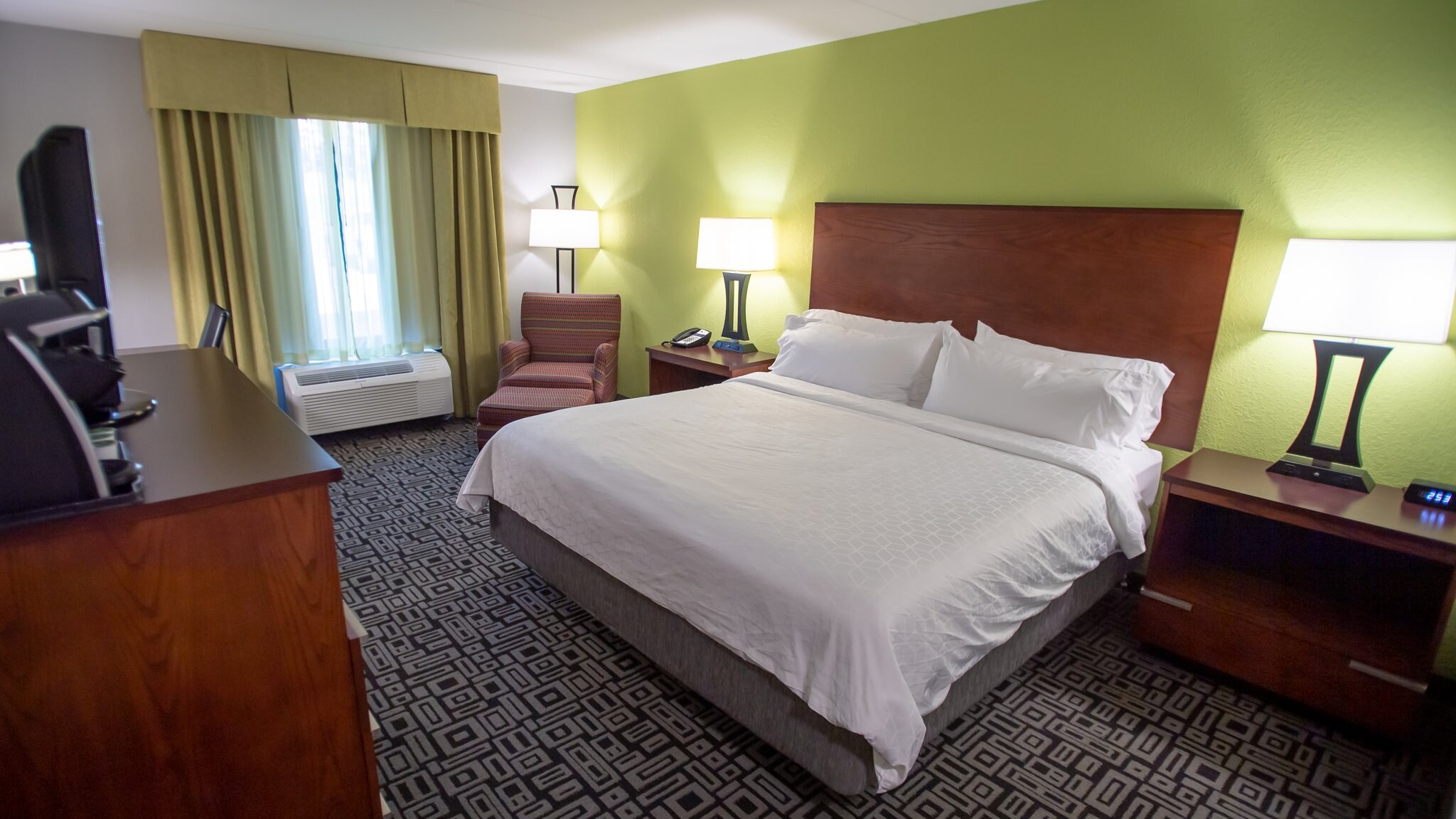 Holiday Inn Express Hickory - Hickory Mart - Tap to explore photos