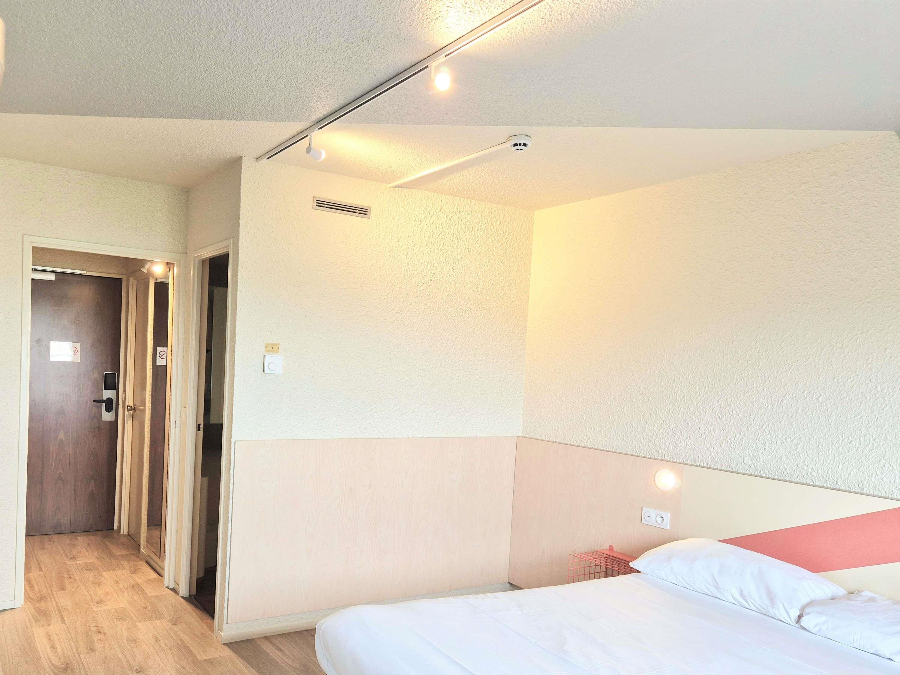 Ibis Budget Tours Sud - Tap to explore photos