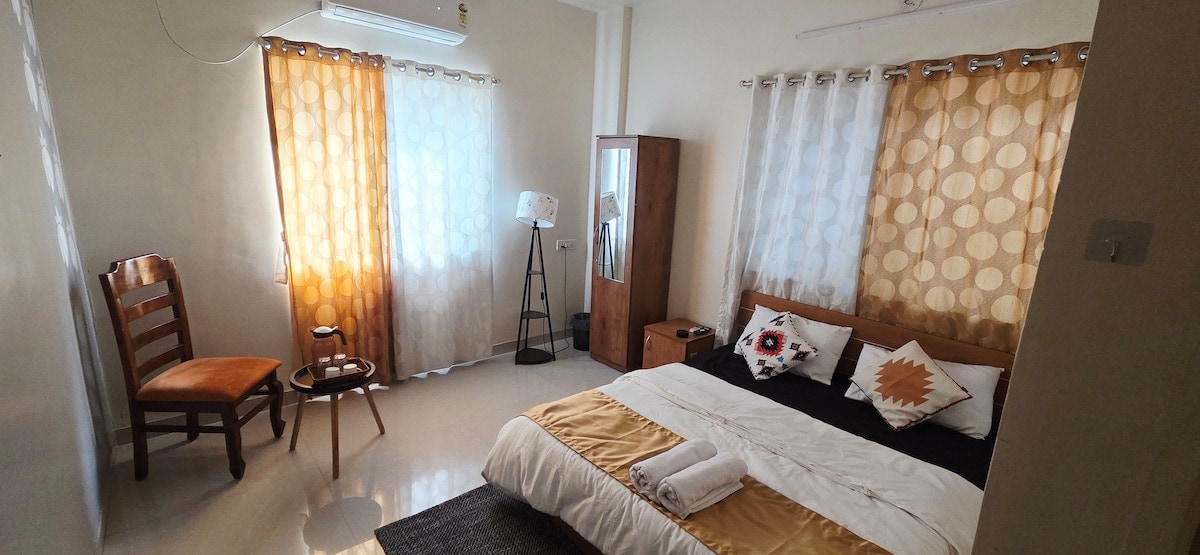 Sunshine villa 2 km from Pune airport - Tap to explore photos