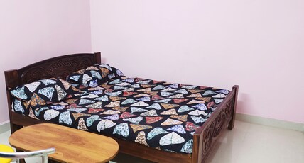 MOUNT VIEW RESIDENCY TIRUTTANI Room Type - Deluxe Non AC Room(2 Adult + 1 Kid)