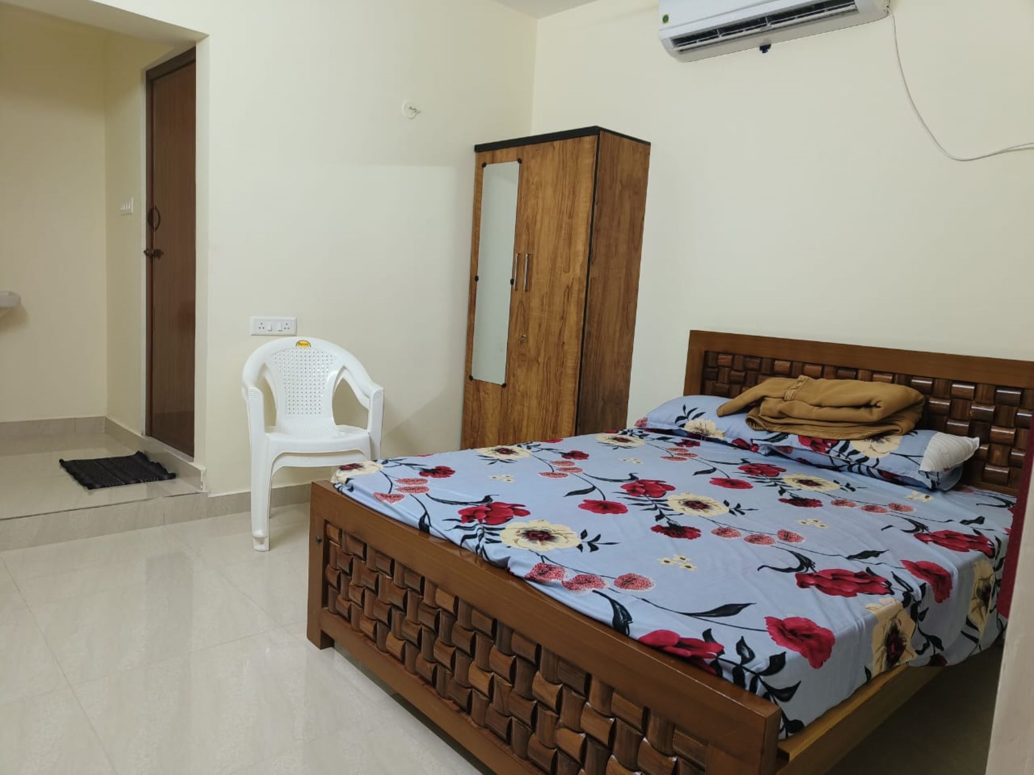 KASTURI SUBRAMANIAN ROOMS - Tap to explore photos