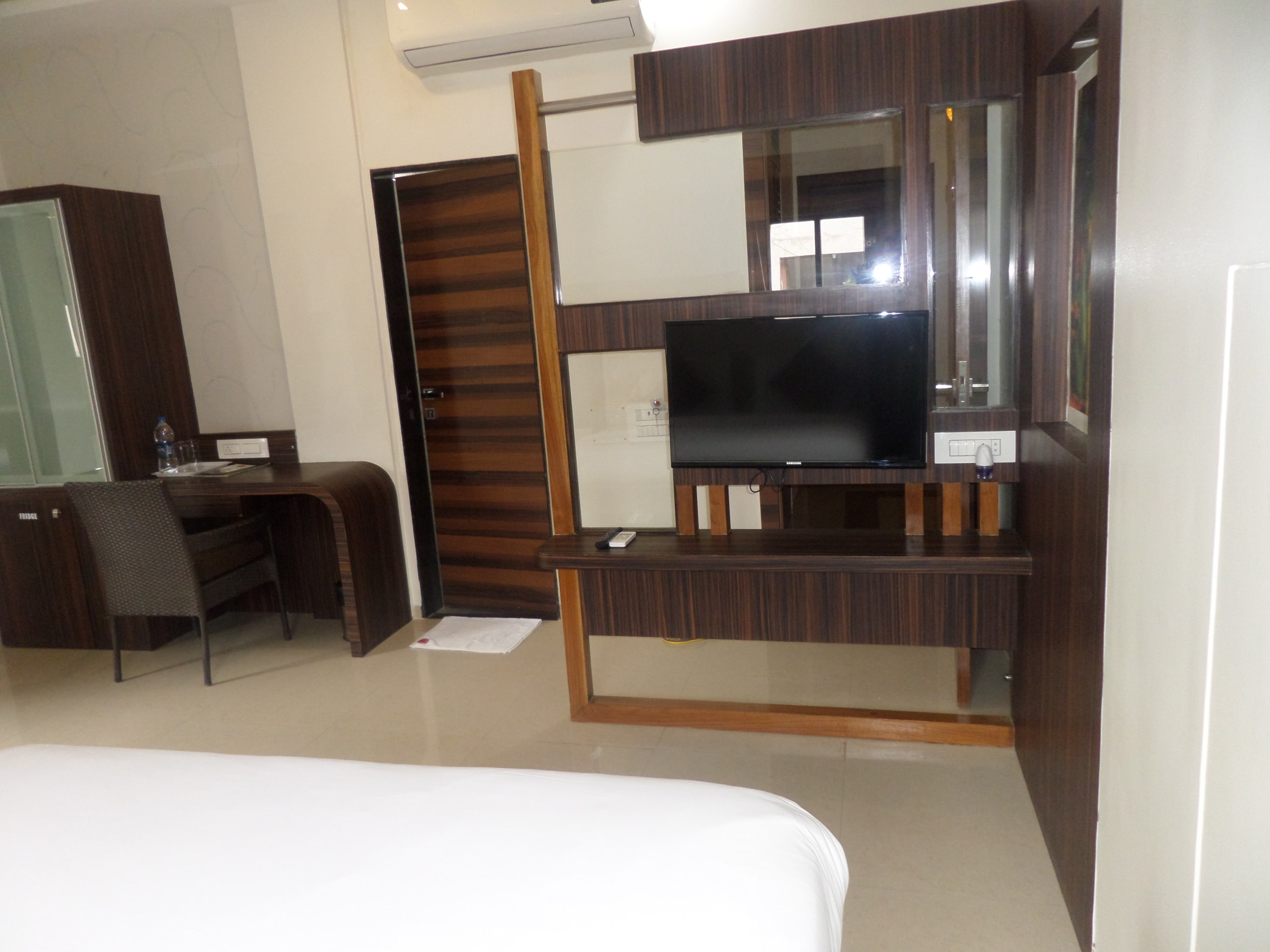 Hotel Raj Palace - Tap to explore photos