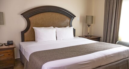 Best Western Plus Monterrey Colon Room Type - 1 King Bed, Non-Smoking, Superior Room, Kitchenette, Continental Breakfast