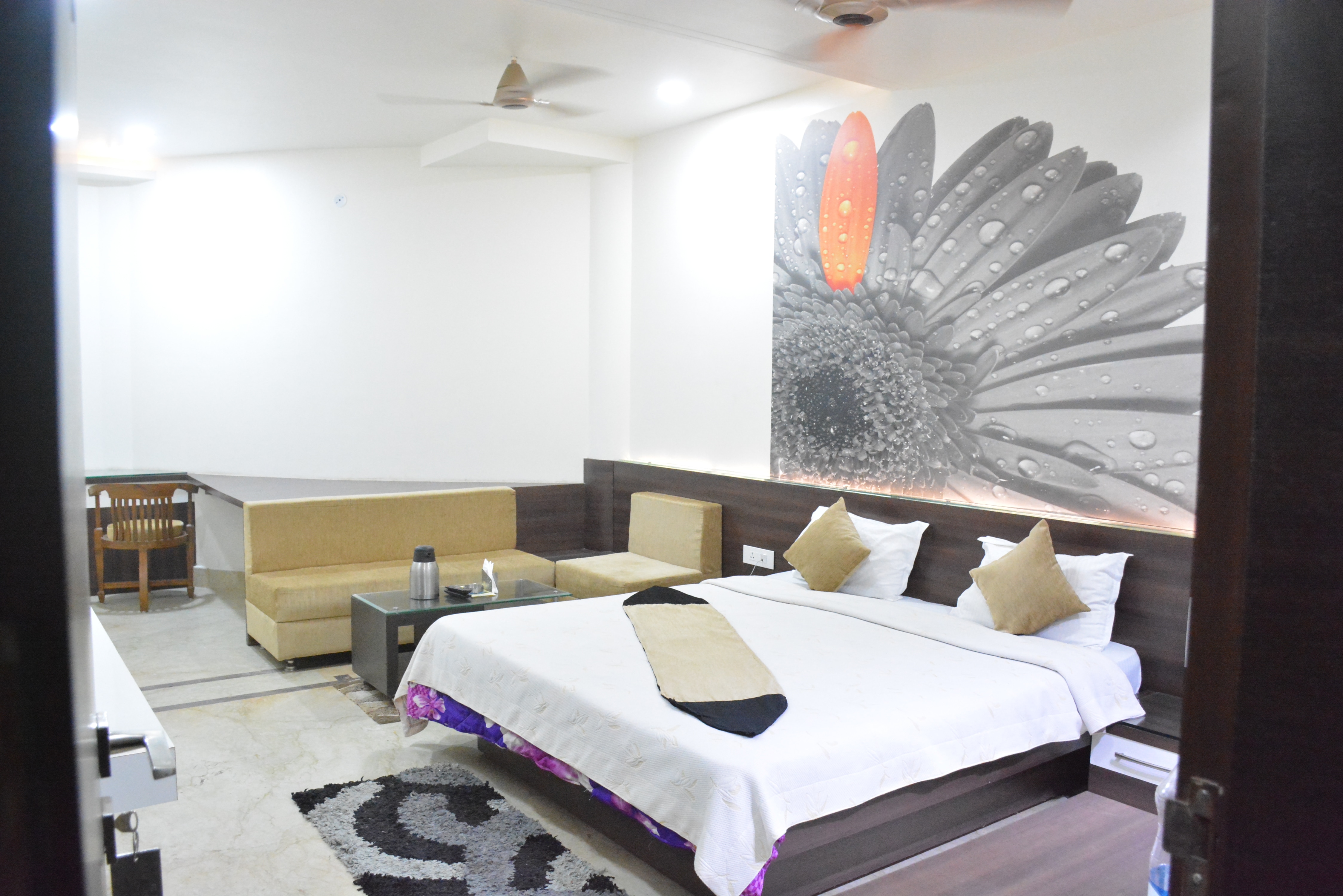 Hotel Ram Saroj Palace - Tap to explore photos