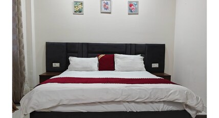 JJ Lawns And Resort Room Type - Luxury Room