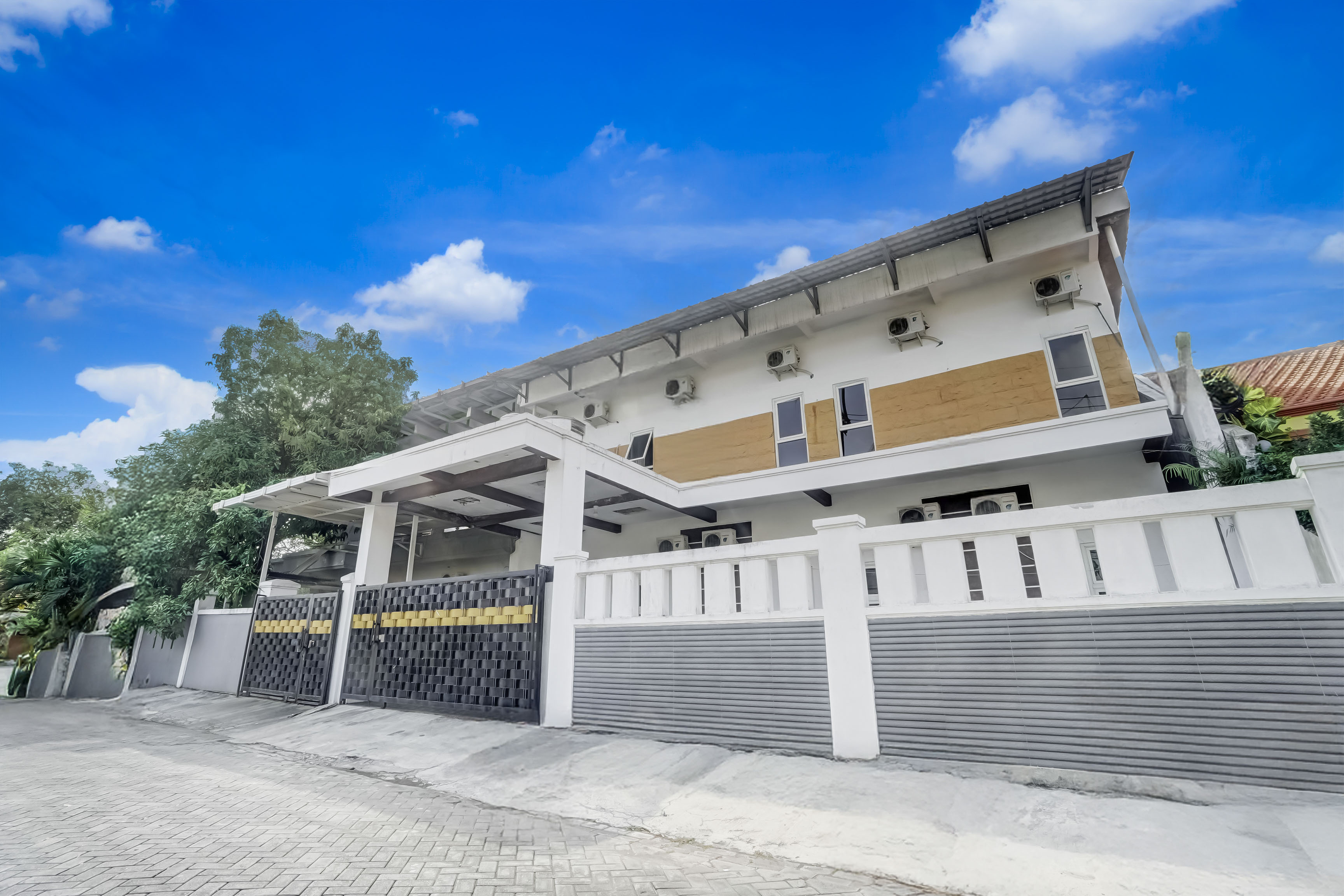 Hotel O Sagara Homestay Rungkut - Tap to explore photos