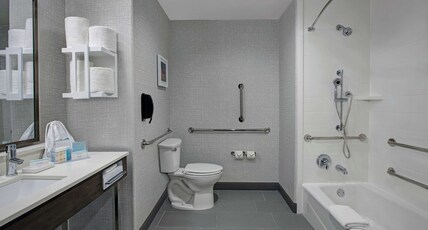 Hampton Inn by Hilton Weslaco Room Type - 2QN ACCESSIBLE TUB NS