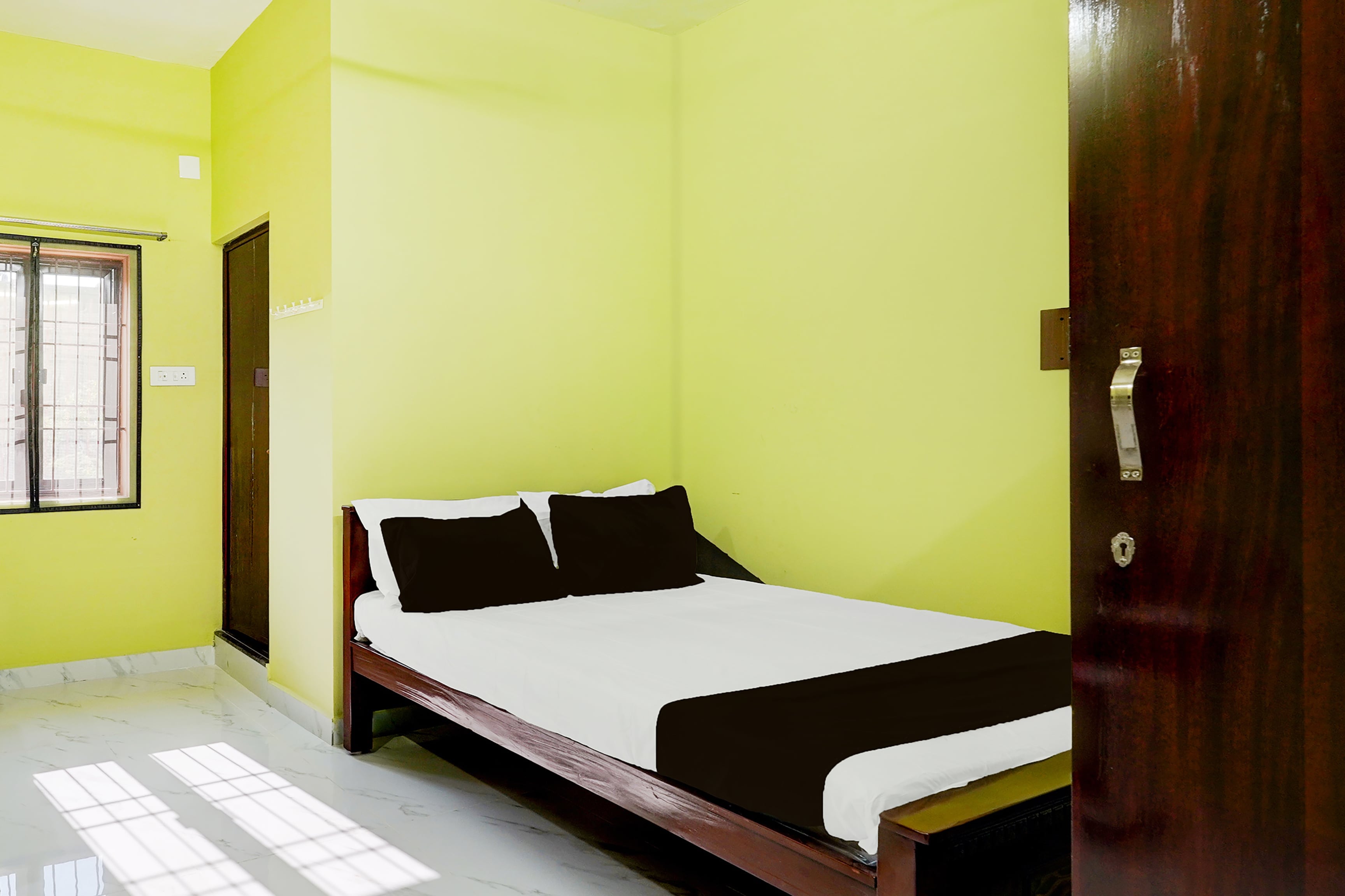 SPOT ON Shri Krishna Guest house - Tap to explore photos