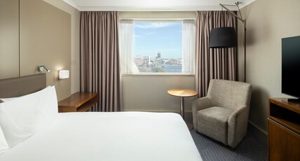 Crowne Plaza Hotel Glasgow Room Type - 1 Super King Premium High Floor