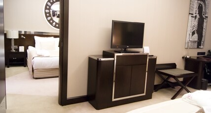 Crowne Plaza BURSA Room Type - 1 King Standard City View Smoking