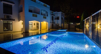 Hotel Landmark Room Type - Luxe Swimming Pool View Ac Room (Two King Bed For Four Occupancy)