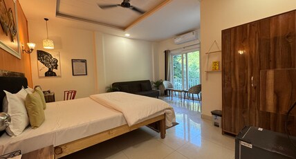 Rootz by NomadsHouse Room Type - Super Deluxe Room R04