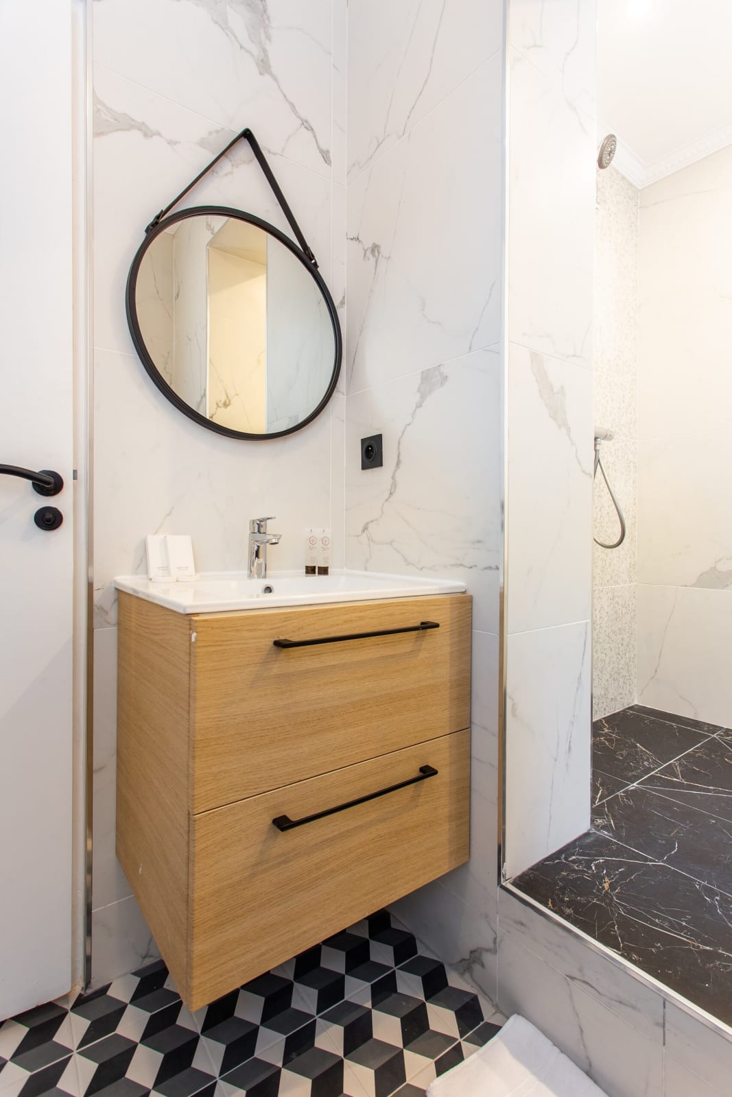 Charming Studio near Place de la Bastille - Tap to explore photos