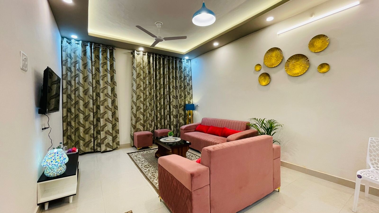 The Harmony | Entire 2BHK Near Kashi Vishwanath and Ghats - Tap to explore photos