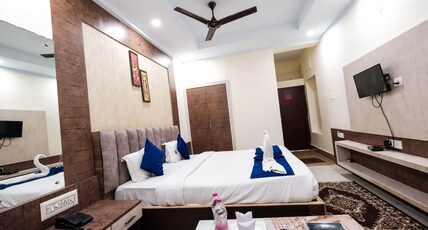 HOTEL SAPPHIRE INTERNATIONAL Room Type - Executive AC Double Bed Room 5X7 Bath Room
