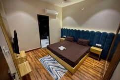 HOTEL GOLDEN CROWN