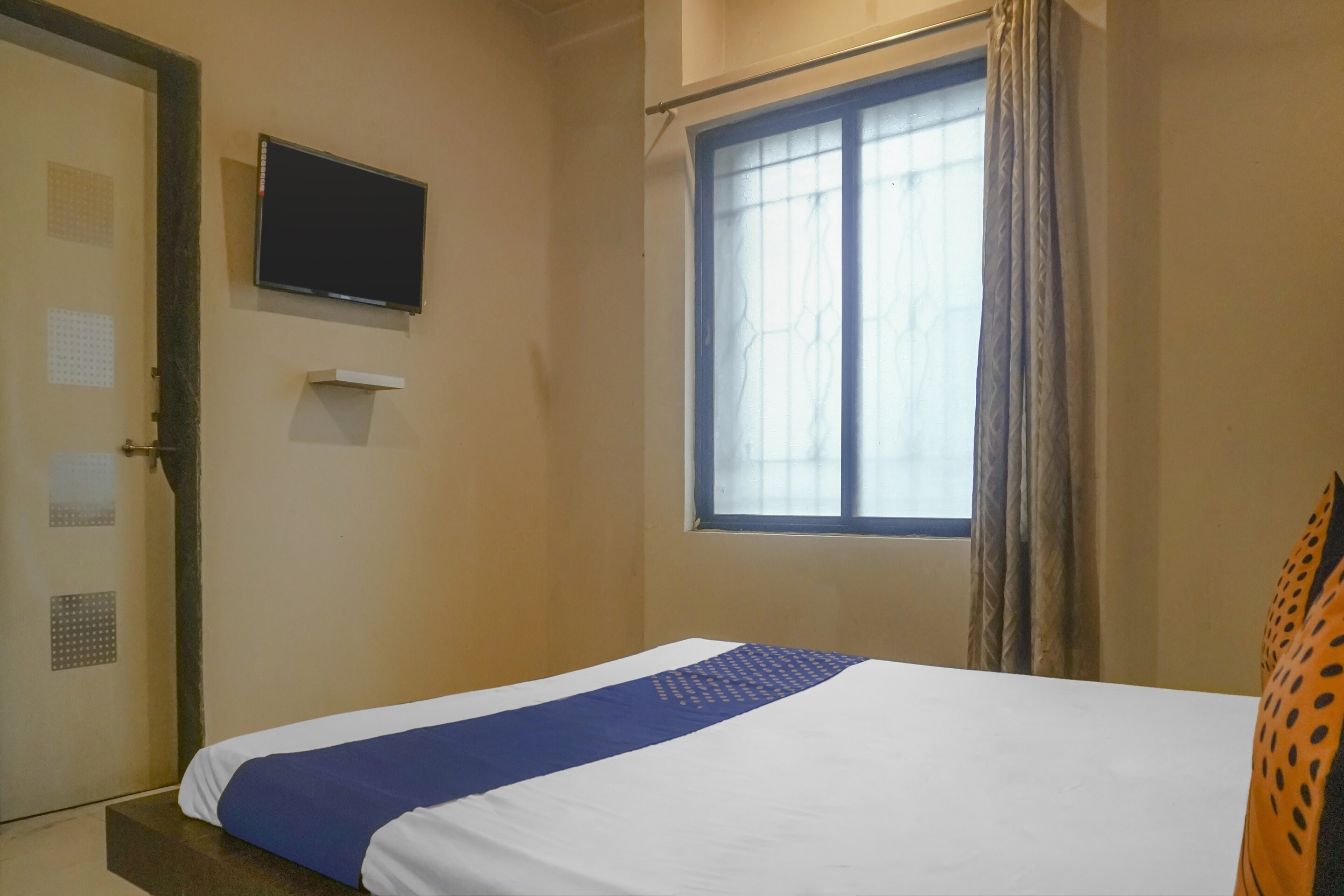 Hotel O Peacock Lodging - Tap to explore photos