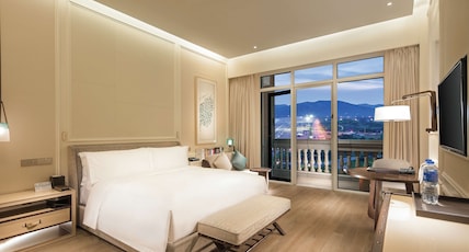 Hilton Dalian Golden Pebble Beach Resort Room Type - KING EXECUTIVE ROOM
