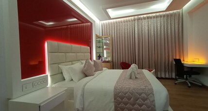 HOTEL MEGA GRAND Room Type - La Vivanta Suite