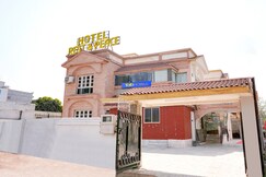 Hotel Rest   Peace  Airport