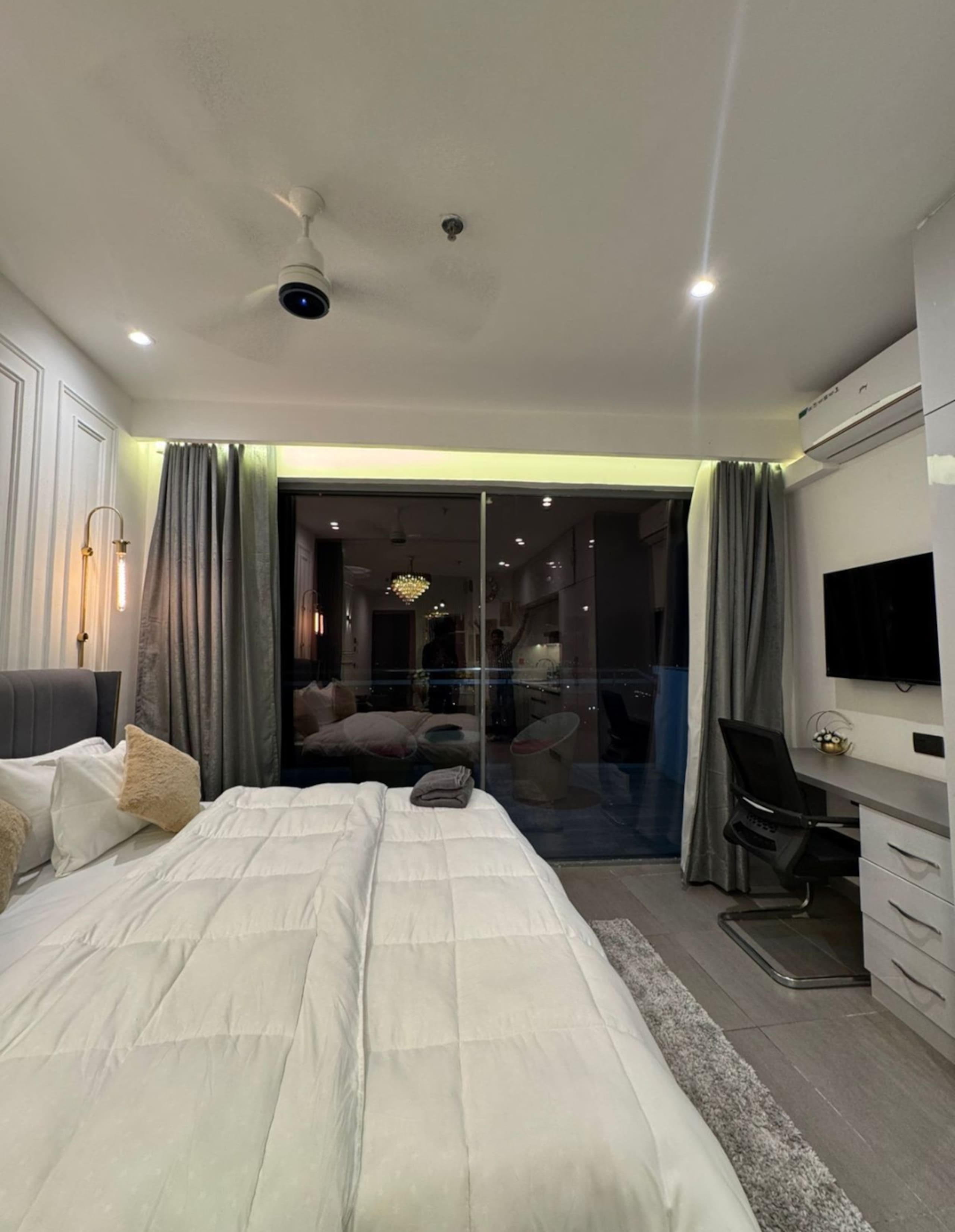 Top Floor Premium Evening Stay At Supernova Noida - Tap to explore photos