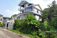TRIO HOME STAY