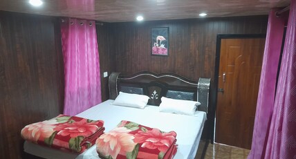 Pocket Pine Kanatal Room Type - Standard Room With  Balcony and  Himalayan View