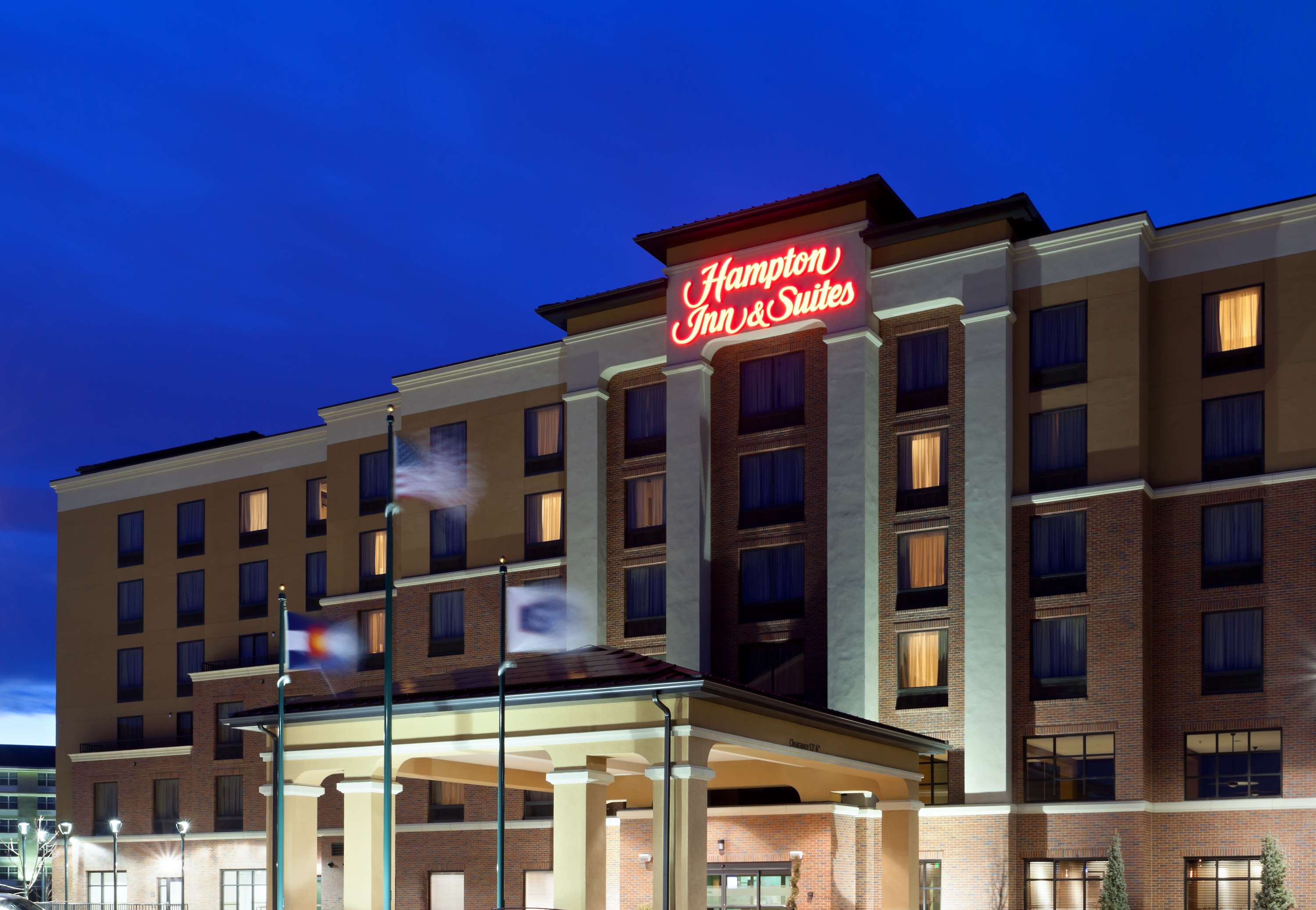 Hampton Inn & Suites by Hilton Denver/Airport-Gateway Park - Tap to explore photos