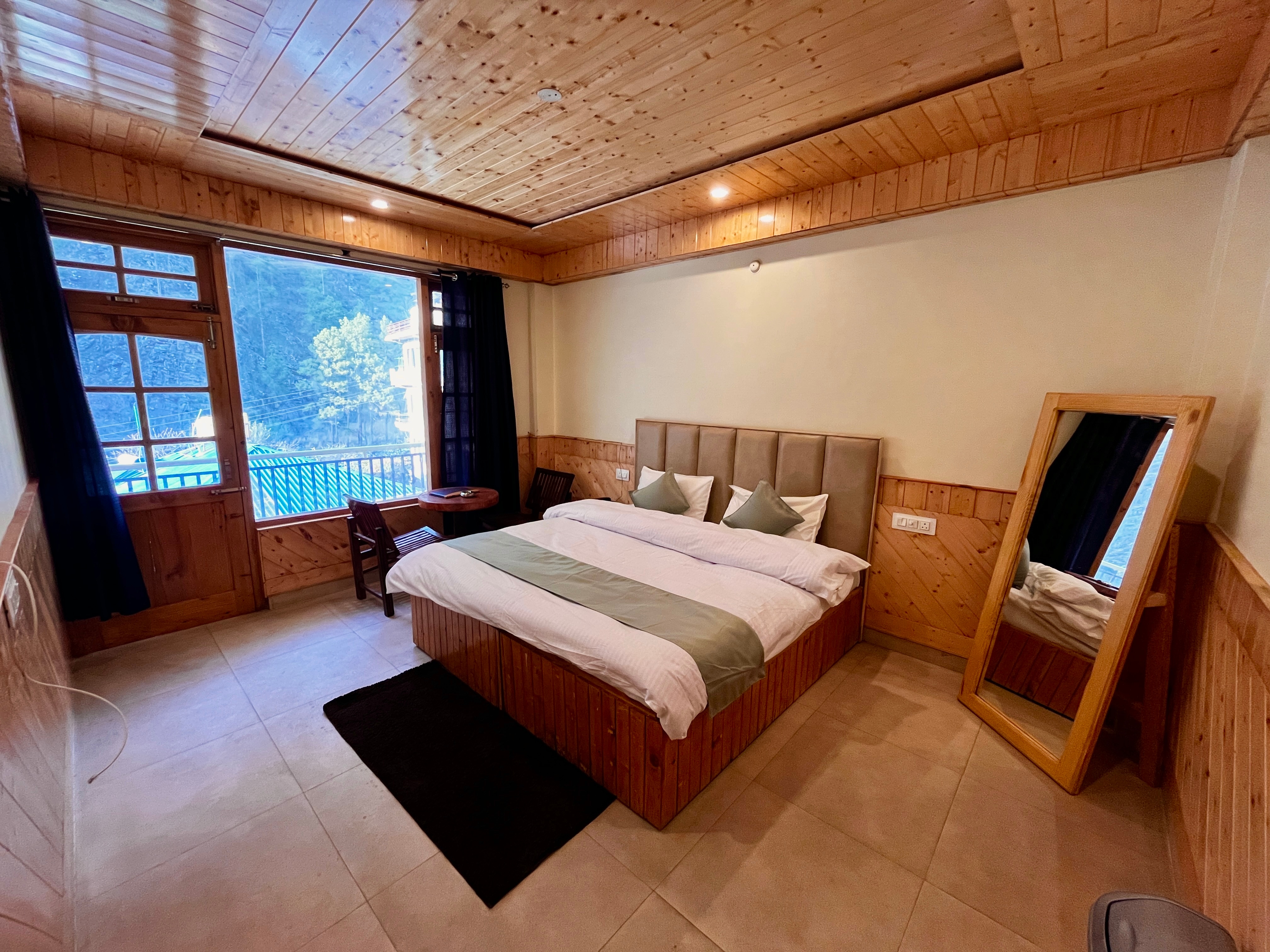 Mid Orchard A truly Riverside Hotel - Tap to explore photos