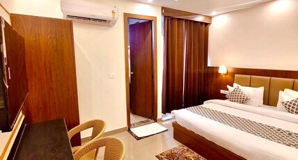 Sunburry Hotel Room Type - Deluxe Room With Balcony