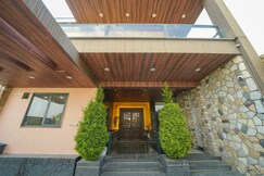 Tattve Deluxe Room 1br FF Dehradun by Sundowner