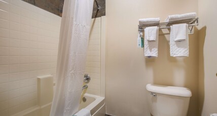 Best Western Northwest Lodge Room Type - Suite-1 King 1 Queen, Non-Smoking, Third Bed Queen Bed, Microwave And Refrigerator, Wet Bar, Dining Best Western Northwest Lodge Room Type - Suite-1 King 1 Queen, Non-Smoking, Third Bed Queen Bed, Microwave And Refrigerator, Wet Bar, Dining
