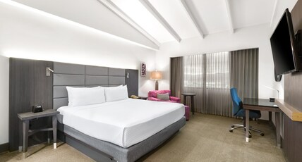 Crowne Plaza Corobici Room Type - 1 King Standard with Lounge Access on Top Floor Crowne Plaza Corobici Room Type - 1 King Standard with Lounge Access on Top Floor
