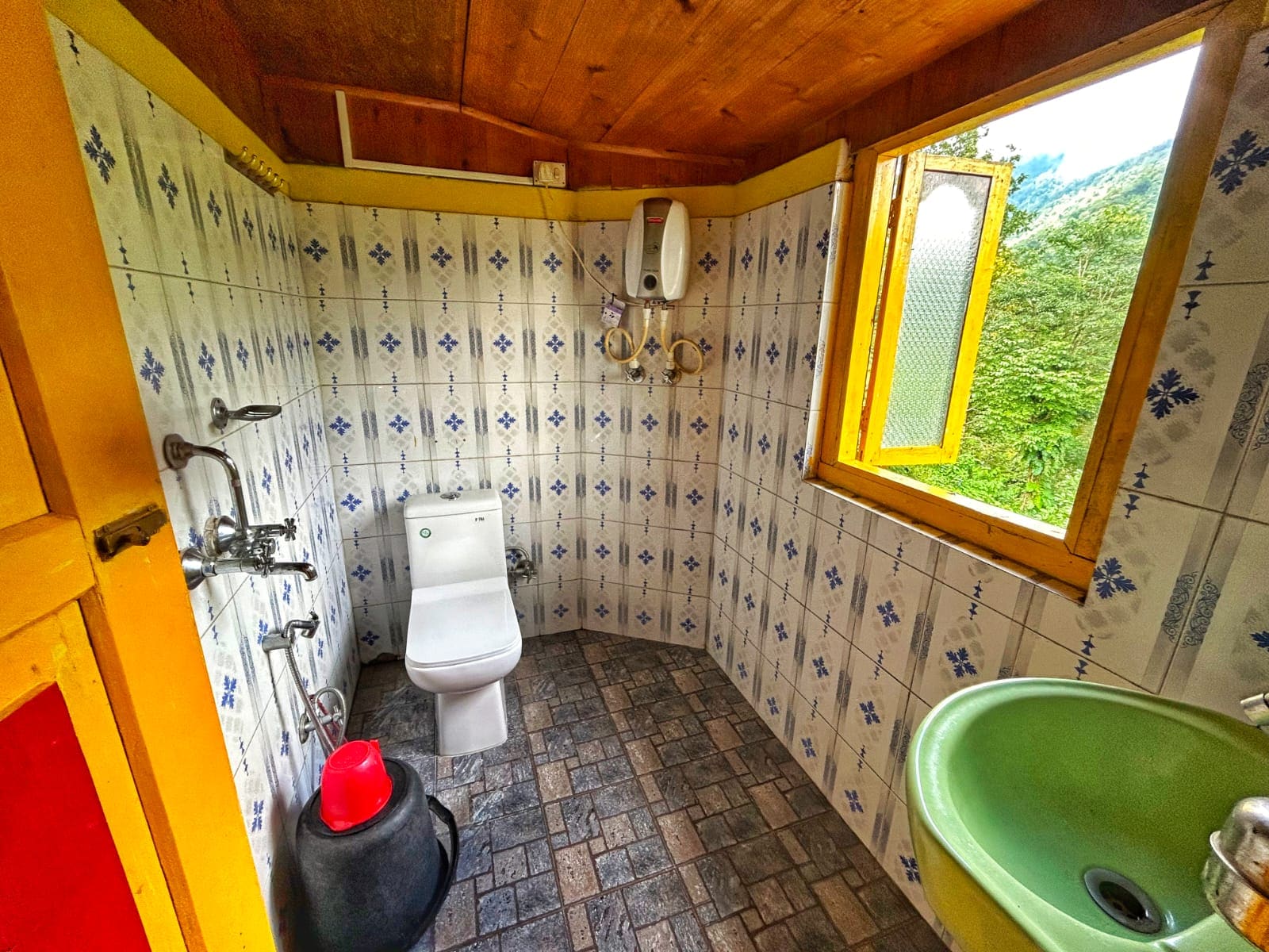 Kolakham Silent Valley Homestay - Tap to explore photos