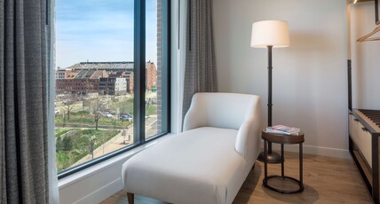 Canopy by Hilton Boston Downtown Room Type - 1 KING BED PREMIUM ROOM