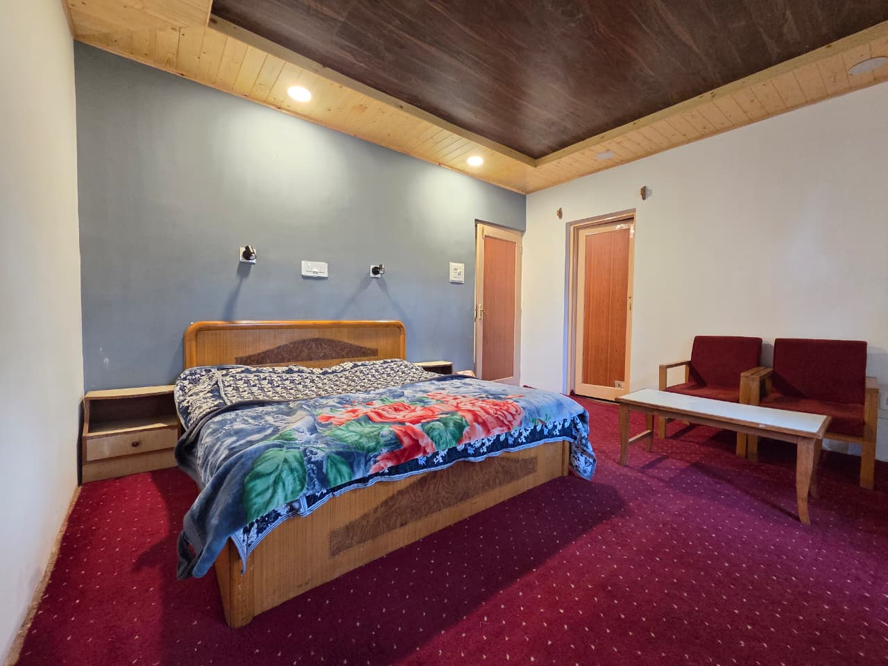 Hotel Alpine Tangmarg - Tap to explore photos
