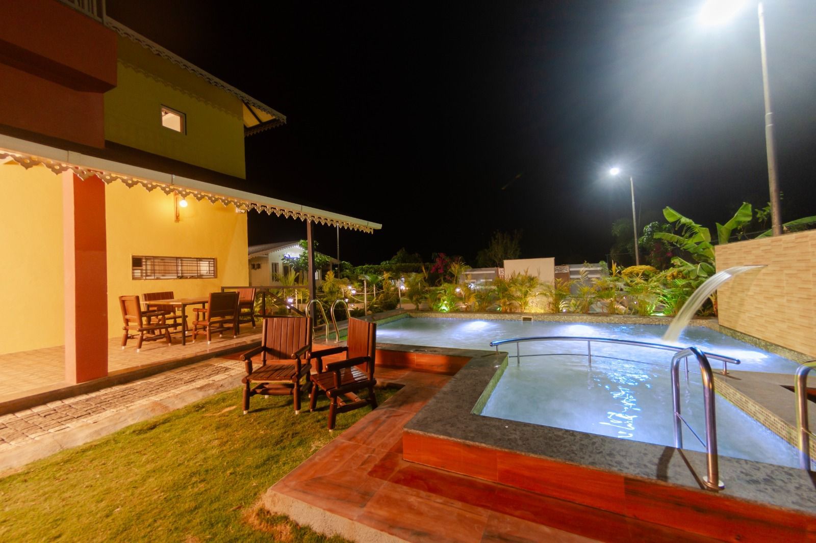 Mount Vista 3.5BHK with Private Pool - Tap to explore photos