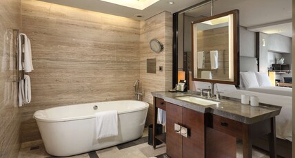 Hilton Beijing Wangfujing Room Type - KING HILTON DELUXE PLUS
