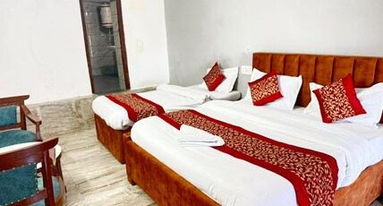7 Mile Stone Room Type - Triple Bed Deluxe Room