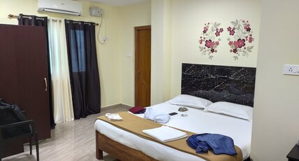 Hotel SRI KPN Room Type - Deluxe Room