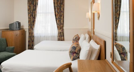 Berjaya Eden Park London Hotel Room Type - Classic Quadruple Room