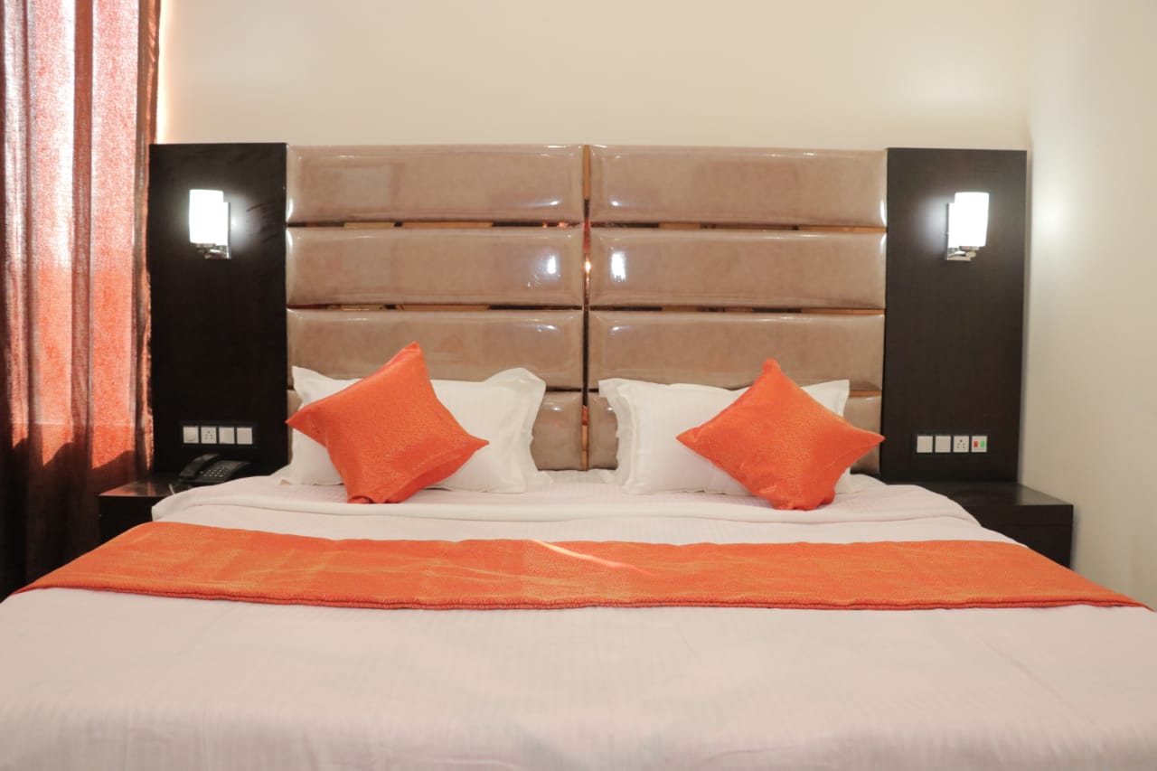 Hotel G Royale - Tap to explore photos