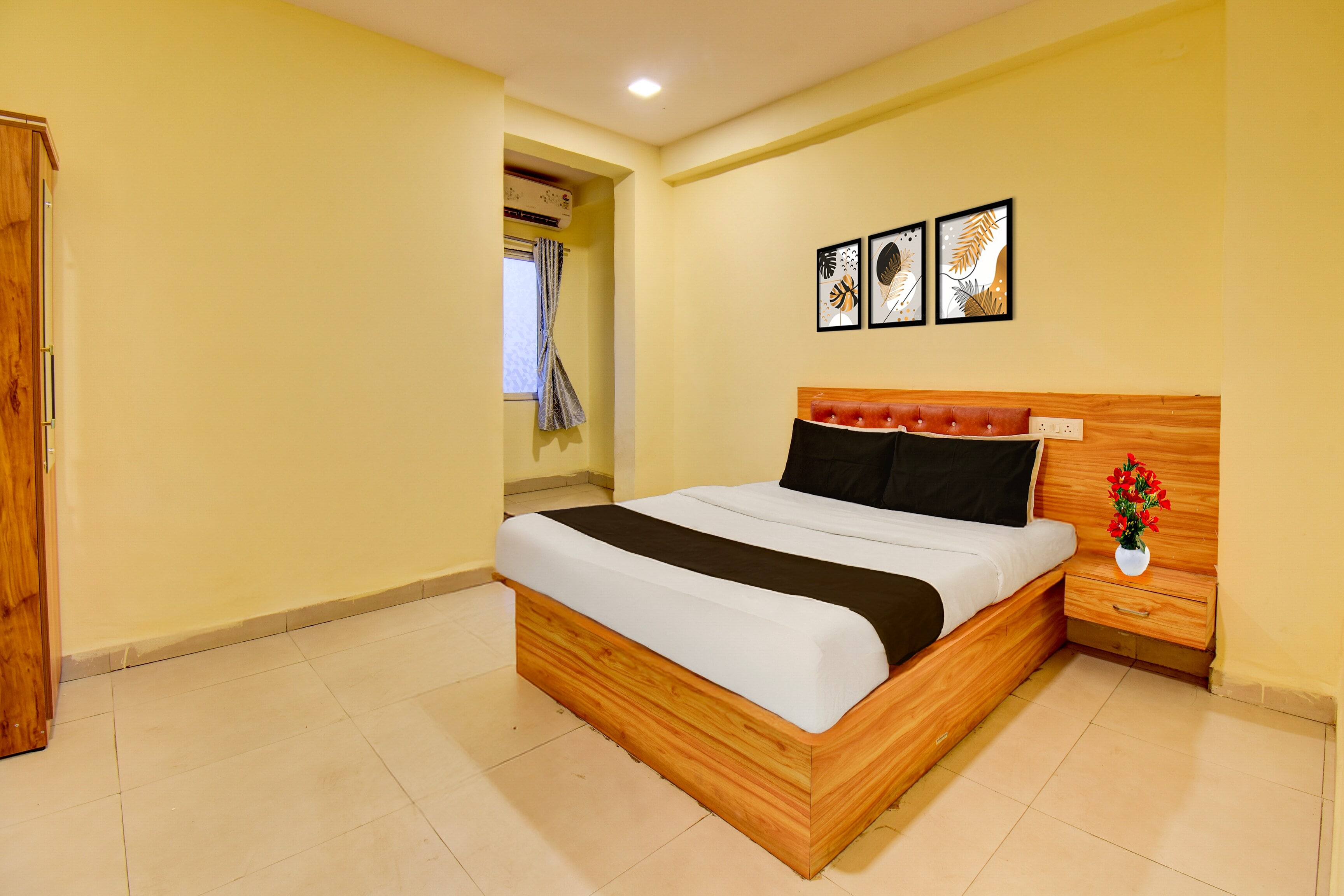 Super Hotel O MIDC Phase 3 Formerly Sai Angan Lodge - Tap to explore photos