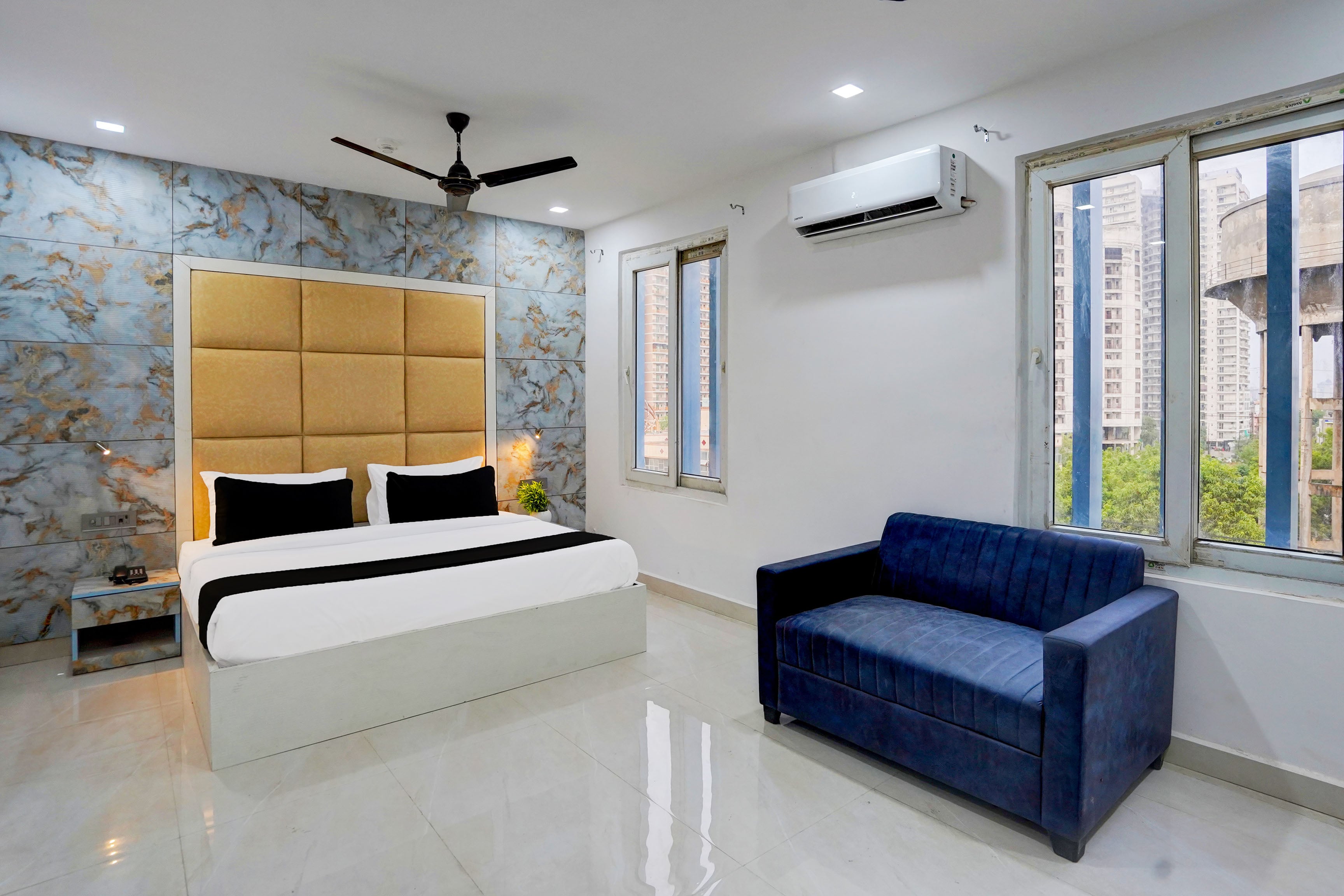 Townhouse Status By Sbg Near Anand Vihar Vaishali Metro Station - Tap to explore photos