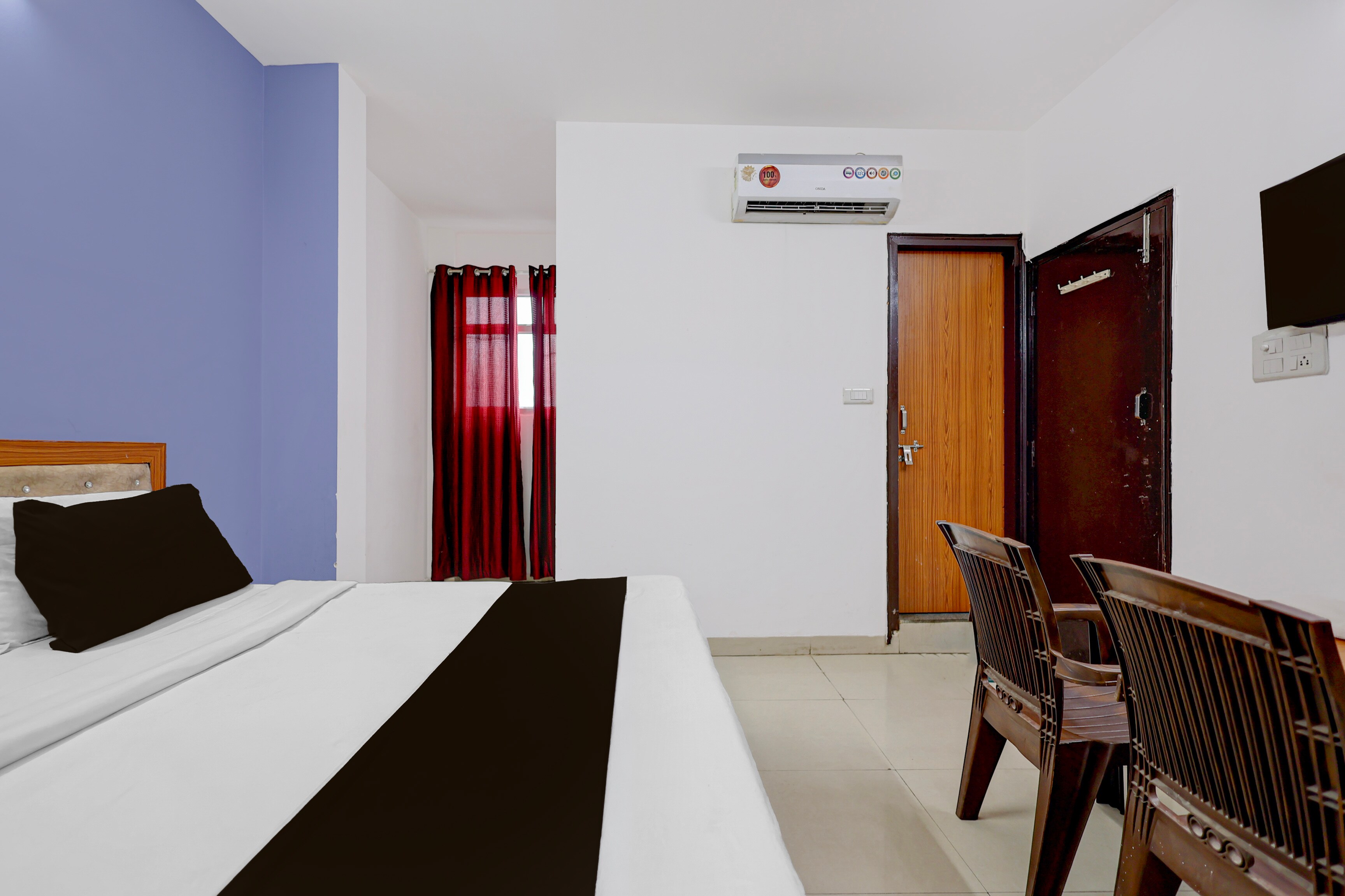 Super Hotel O Vineet Khand Gomti Nagar Formally Raas Inn - Tap to explore photos