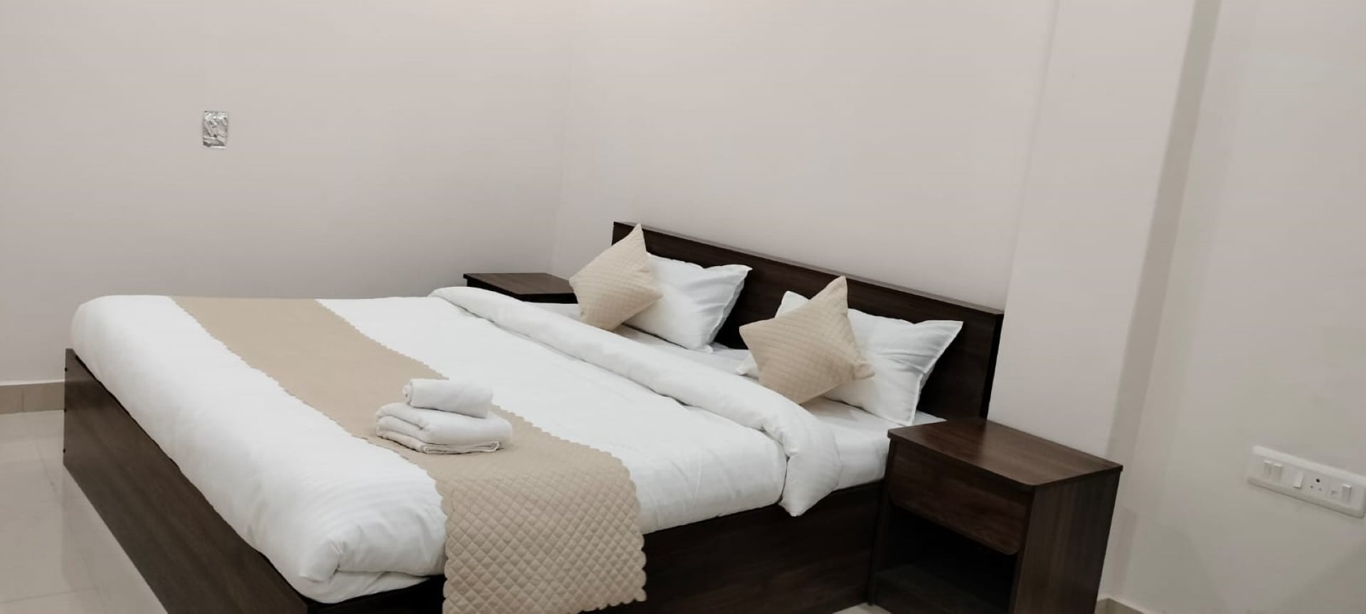 Shri Veda Grand Inn - Tap to explore photos