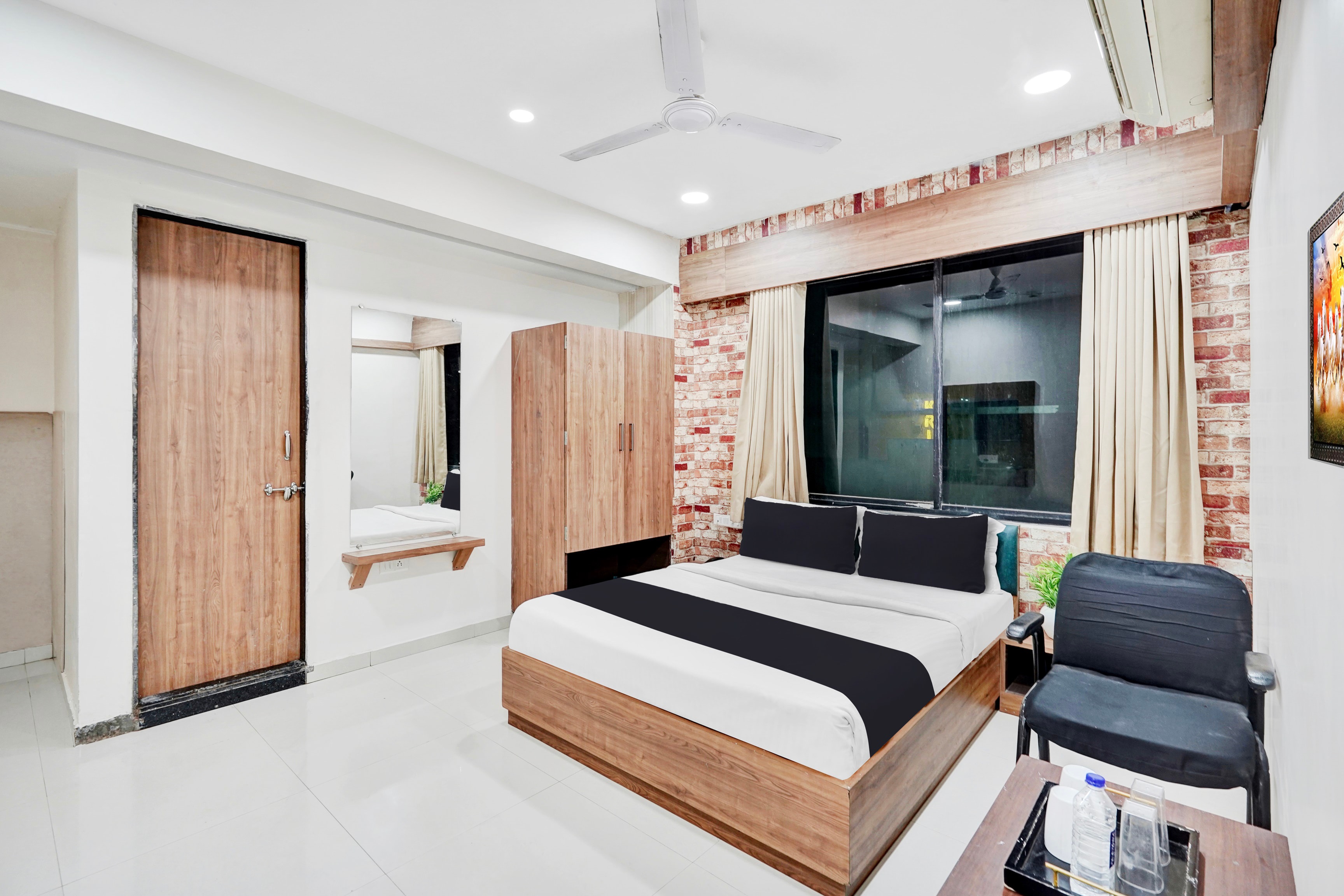 Collection O Kudasan Gandhinagar Formerly Hotel Royal Mansion - Tap to explore photos